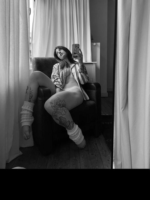 ygndlaura nude