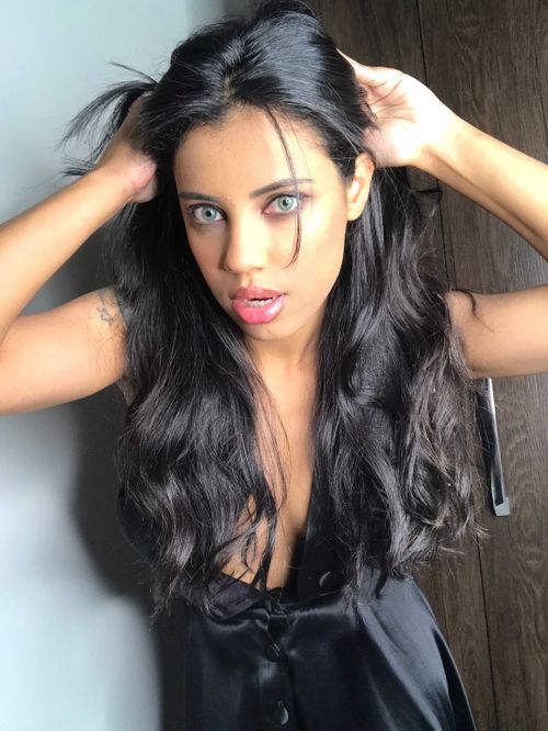 sarabueno-sexy
